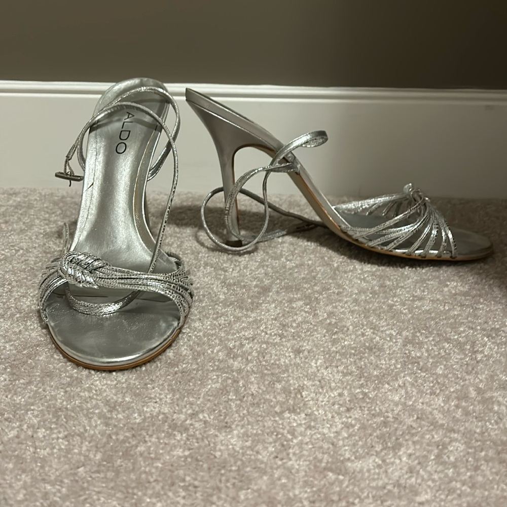 Aldo Silver Heels Size 9. (40)